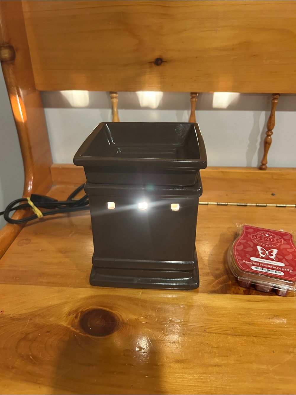Scentsy Classic Ceramic Wax Warmer in Dark Brown with Wax Melt incl.